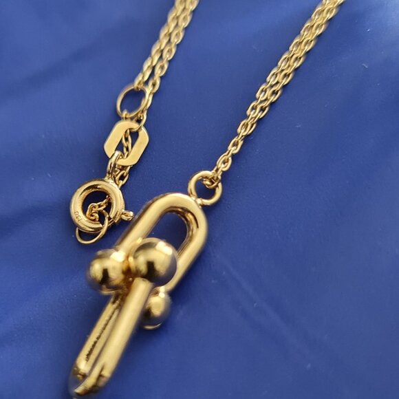 18k gold chain with inseparable hardware pendant - Picture 16 of 16